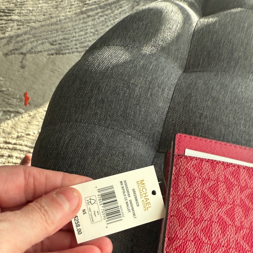 Michael Kors raspberry noire wallet - Picture 3 of 5